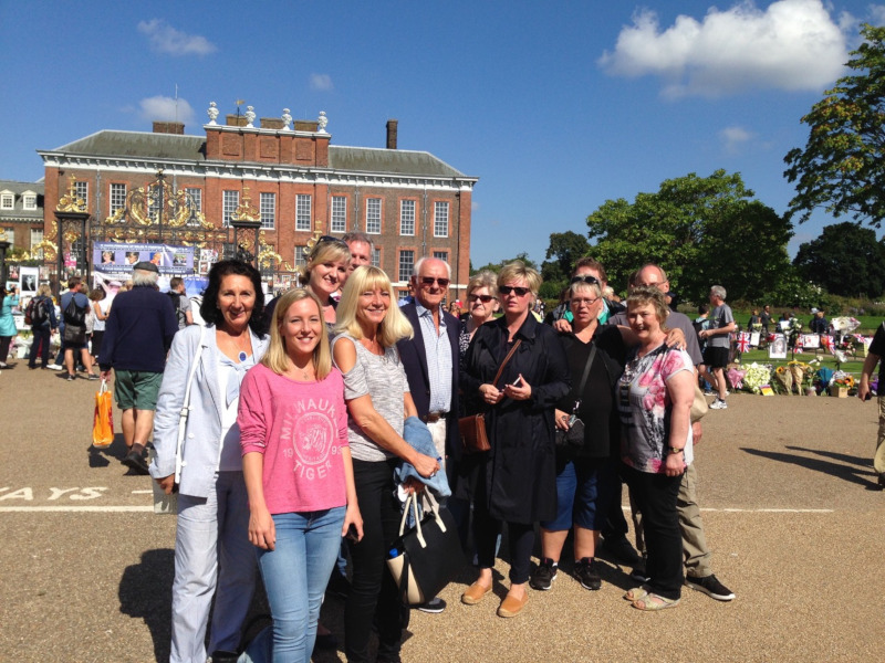 Blue Badge Tourist Guide Vicki Bick with group at Kensington Palace in London © APTG